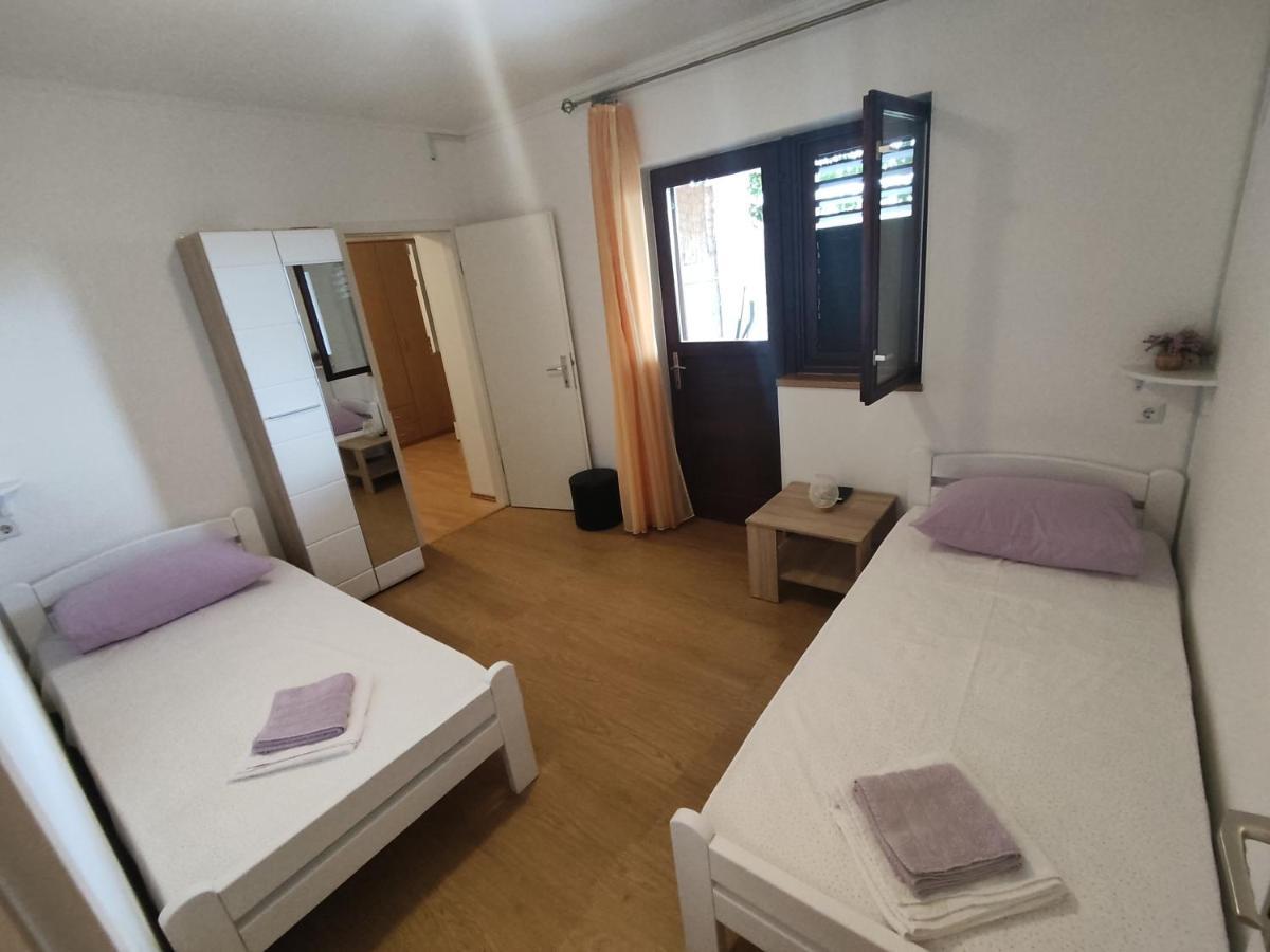 Apartment Nakic Vrpolje Esterno foto
