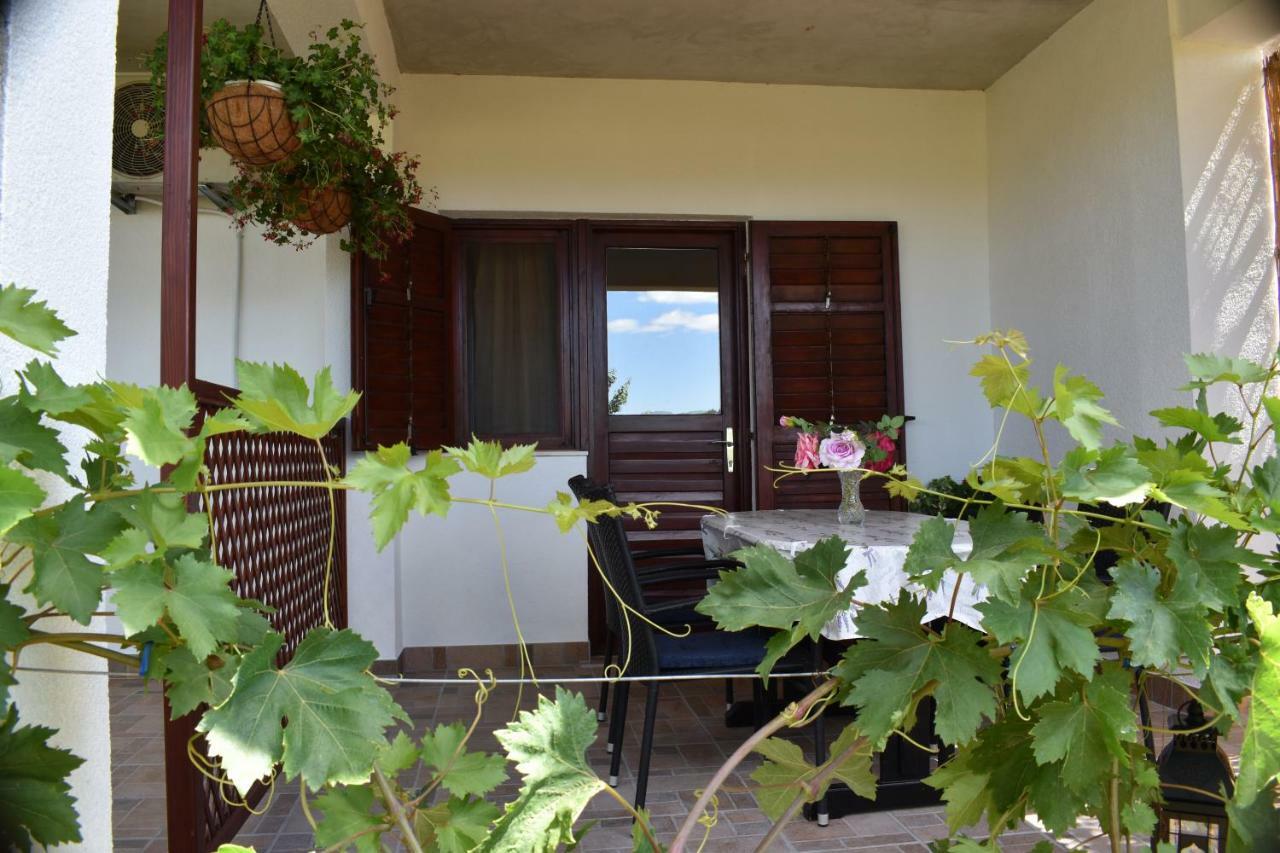 Apartment Nakic Vrpolje Esterno foto